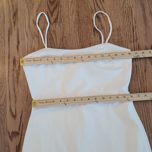 LULUS WHITE KNIT SPAGHETTI STRAP SHEATH DRESS RUFFLE BOTTOM SIZE MEDIUM SUMMER - Picture 13 of 14